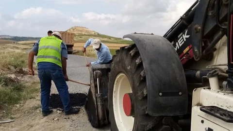 Ekiplerden Kırsal Mahalle Yollarında Hummalı Çalışma