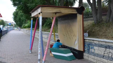 Okul Önlerine "Kitap Durağı"