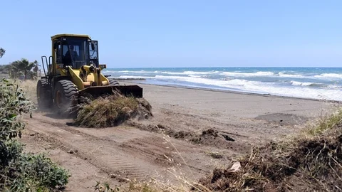 Mersin’in Sahilleri Büyükşehir’le Güzelleşiyor