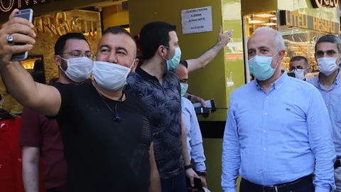 Kent Merkezinde Esnaf ve Vatandaşlara Binlerce Maske ve Dezenfektan da Dağıtıldı