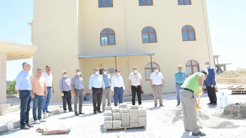 Başkan Ünüvar, Nişancı Camisinde Devam Eden Parke Çalışmalarını Yerinde İnceledi