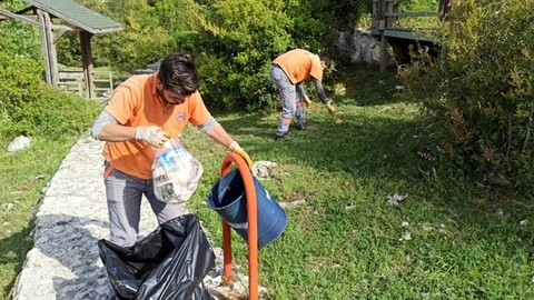 Toroslar'da Mesire Alanları Temizleniyor