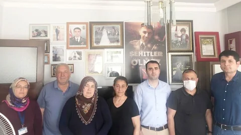 Büyükşehir Yetkilileri Tarsus’taki Şehit Ailelerine Ziyaretlerini Sürdürüyor