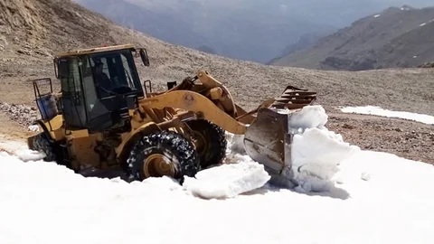 Çamlıyayla’nın Yükseklerinde 30 Km’lik Yol Kardan Temizlendi