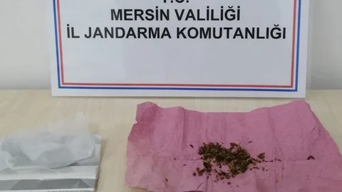 Esrar ve İçerken Kullanılan Çarşaf Ele Geçirildi