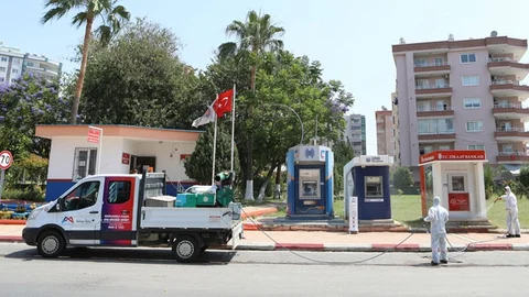 Yoğun Olarak Kullanılan Noktalar Dezenfekte Ediliyor