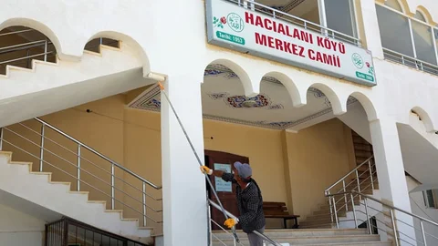 Erdemli Belediyesi’nden Hacıalanı Merkez Camisine Düzenleme