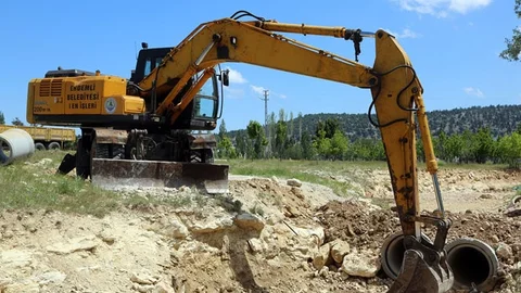 "Erdemli Belediyesi Çiftçilerin Yardımına Koşuyor"