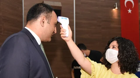 Toroslar'da "Kontrollü" Meclis Toplantısı