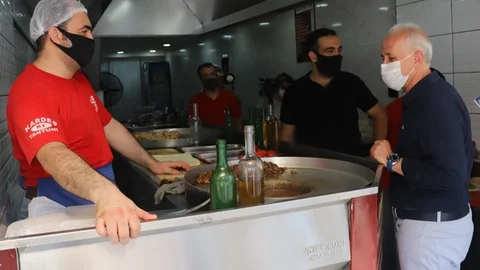 Vatandaşlara Yüzlerce Maske de Dağıtıldı