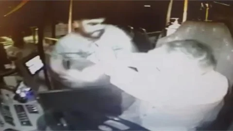 Maske Uyarısı Yapan Şoförü Dövdüler!