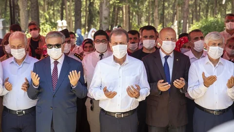 Mersin Şehitliği’nde 15 Temmuz Anma Töreni