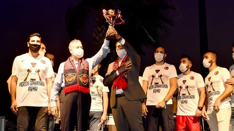 İçel İdman Yurdu’nun Şampiyonluğu Coşkuyla Kutlandı