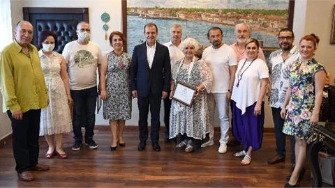 Ünlü Sanatçı Cihan Ünal: "Tiyatro Hak, Hukuk, Adalet, Özgürlük Kavramlarının Sorgulandığı Yerdir"