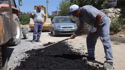 Gülnar Belediyesi Rotmiks Serme ve Sıkıştırma Çalışmalarına Başladı