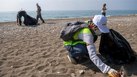 Sahil Bandında Kapsamlı Temizlik