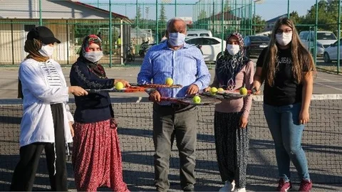 "Torosların Zirvesinde, Köylülerin Tenis Heyecanı"
