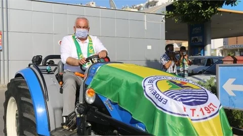 "100 Traktörlü Konvoyla Kutladılar"