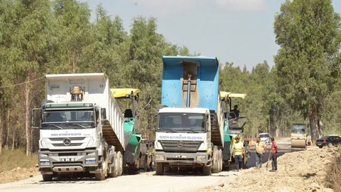 2 Kilometrelik Yolda Asfalt Çalışması