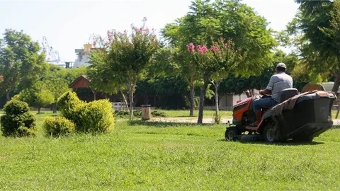 Erdemli Belediyesi İlçe Geneli Bakım Çalışmaları Sürüyor