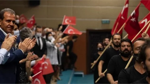 Şehir Tiyatrosu’nun 30 Ağustos Gösterisi Büyük Beğeni Topladı