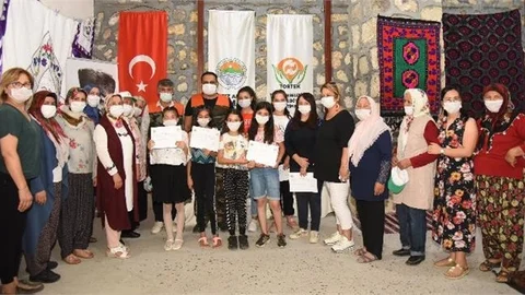 TORTEK'te Kursiyerlerin Sertifika Sevinci