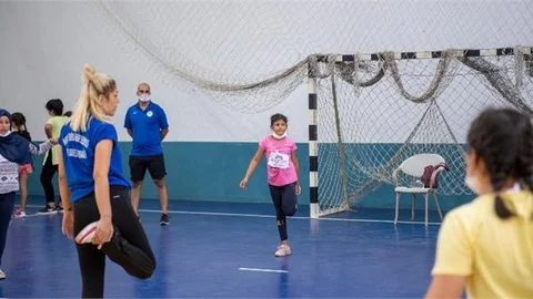 Kız Öğrenciler Hem Spor Yapacak, Hem Okuyacak