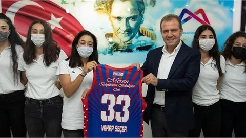 Başkan Seçer, Genç Kadın Sporcularla Buluştu