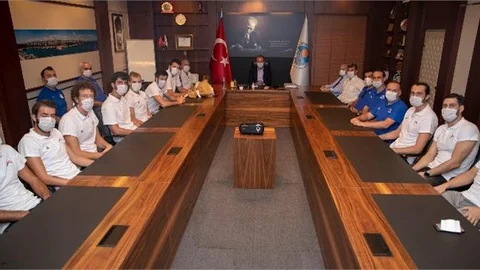 Genç Basketbolculardan Başkan Seçer’e Ziyaret