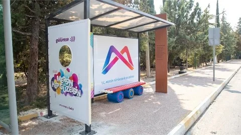 Mersin Büyükşehir’den Temalı Otobüs Durakları!