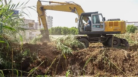 Çeşmeli Mahallesinde Kanal Temizliği