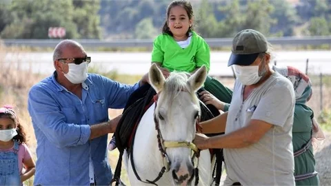 Özel Çocuklar, Seramikleri Yeşile Boyadı, Çiçek Dikti