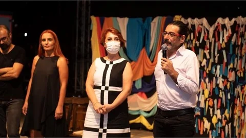 Yerel Tiyatroya Omuz