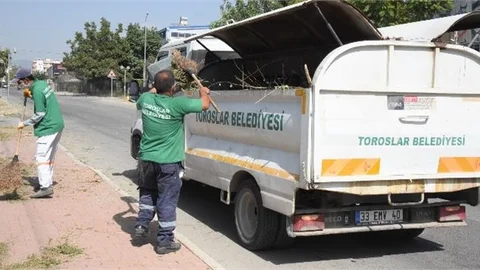 Toroslar'da Dip Köşe Temizlik Çalışması