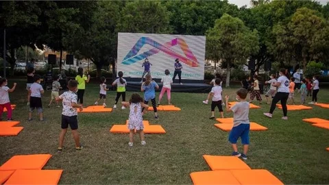 Disleksi Hastası Çocuklar Açık Hava Sineması Keyfi Yaptı