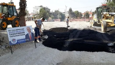 Fen İşleri Ekipleri, Akdeniz’in Dört Bir Yanına Hizmet Veriyor
