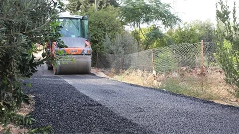 "Yollar Yapılıyor, Engeller Yok Ediliyor"