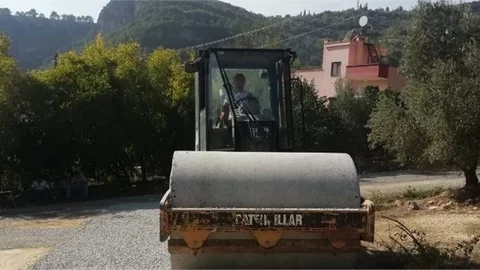 Toroslar Çalışıyor, İlçenin Yolları Yenileniyor