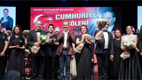 Cumhuriyet Coşkusu Büyükşehir İle Tüm Mersin’i Sardı