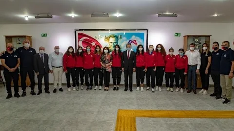 Başkan Seçer, Kadın Voleybol Takımı İle Bir Araya Geldi