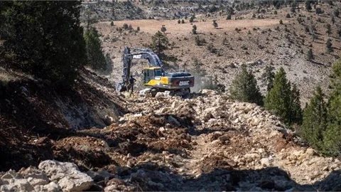 Mersin Büyükşehir’den 20 Mahallenin Ulaşımını Rahatlatacak Yol Çalışması