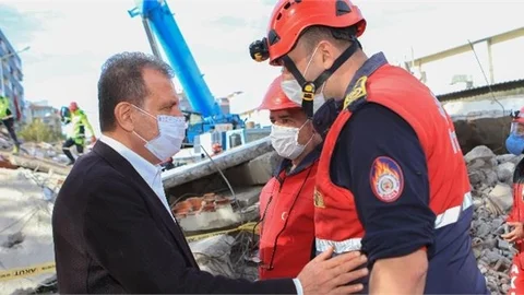 Başkan Seçer, İzmir’deki Vatandaşların Acısını Paylaştı