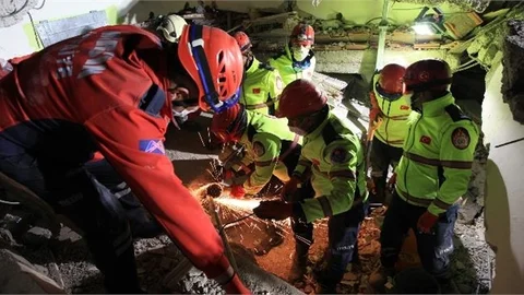 İzmir’e Destek İçin Giden Arama Kurtarma Ekipleri Mersin’e Döndü