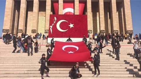 "550 Km Pedallayıp 10 Kasım'da Ata'nın Huzuruna Çıktılar"