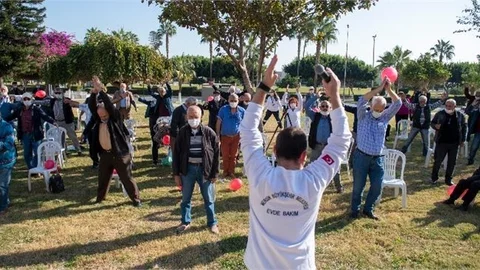 Mersin Büyükşehir, Emekli Evi Üyelerini "Koah" Konusunda Bilgilendirdi