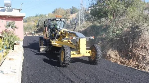 Asfalta Kavuşan Hasan Amcadan Türkülü Teşekkür