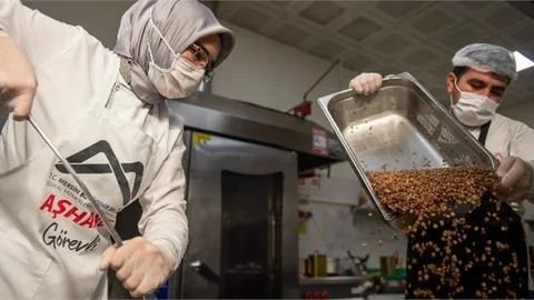 Mersin'de Daldaki Zeytin Yurttaşın Sofrasına Ulaştırıyor