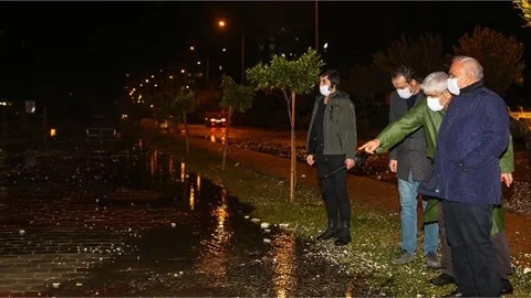 Erdemli'de Sağanak Yağış Etkili Oldu