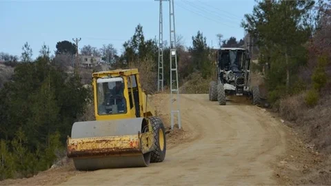 Gülnar Belediyesi Yol Bakım Onarım Çalışmalarına Devam Ediyor