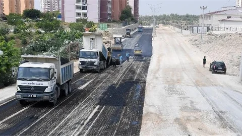 Büyükşehir’in Yol Çalışmaları İle Mersin Şantiyeye Döndü